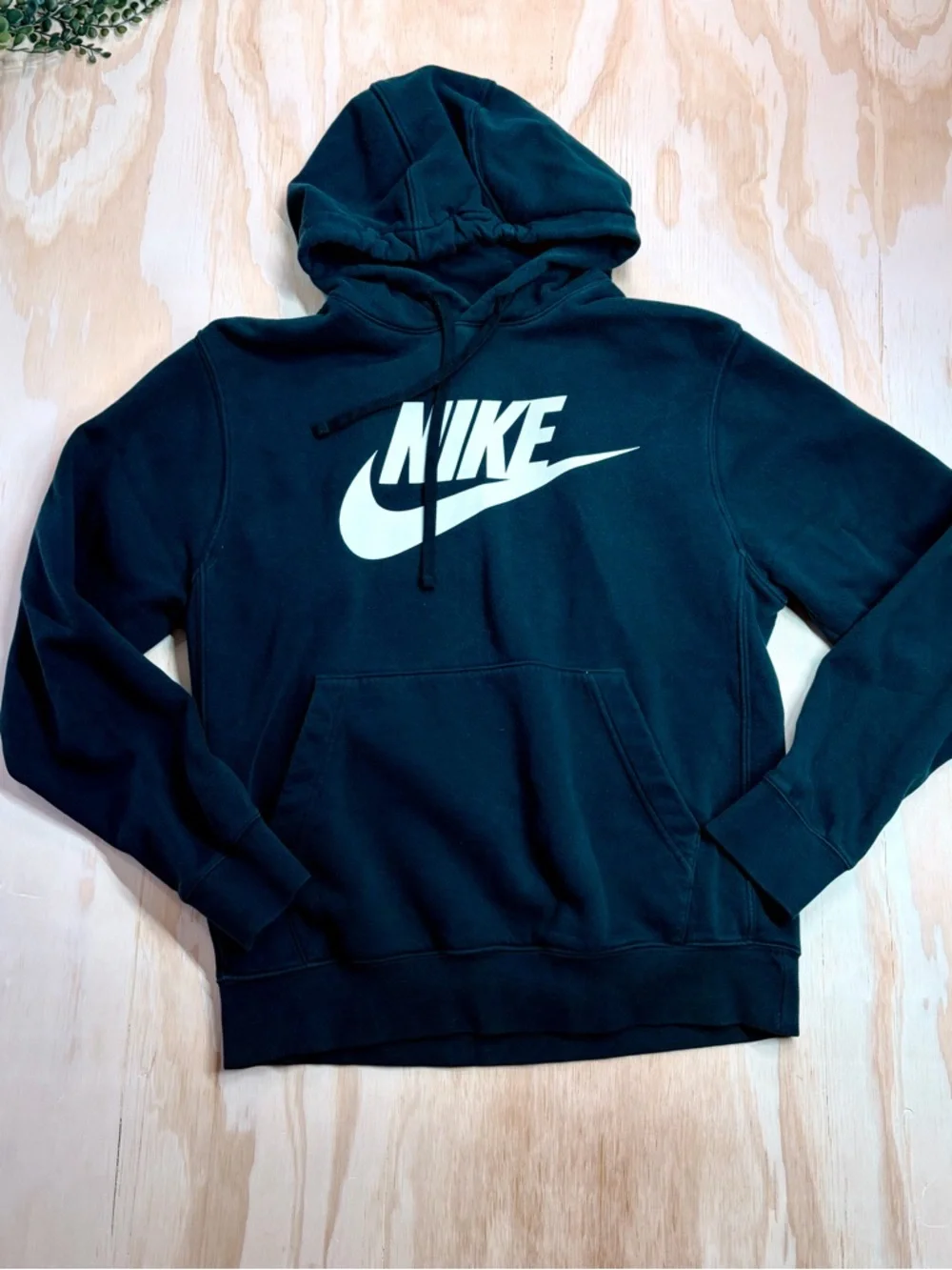 Nike Sportswear Club Fleece Logo Hoodie Black Small BV2973-010 Athleisure